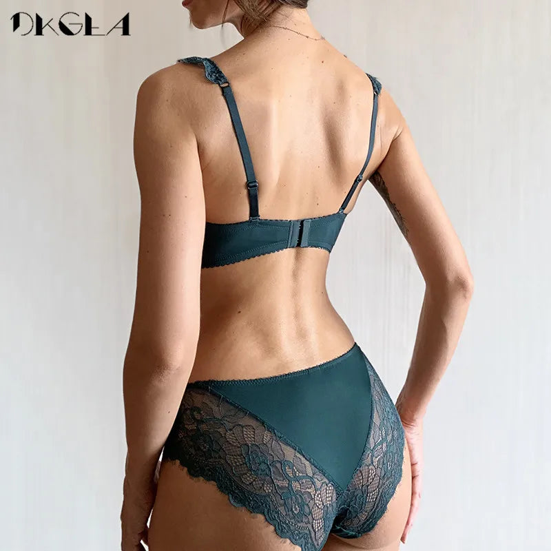 New Fashion Green Brassiere Deep V Push up Bra Set Thick Cotton a B C Cup Women Bras Lingerie Set Lace Sexy Underwear Black